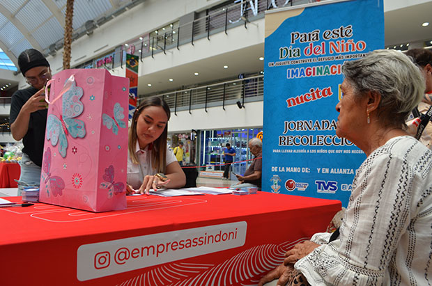 En el C.C. Las Américas unieron fuerzas para recaudar más de 1.500 juguetes para los niños afectados - Imagen 2